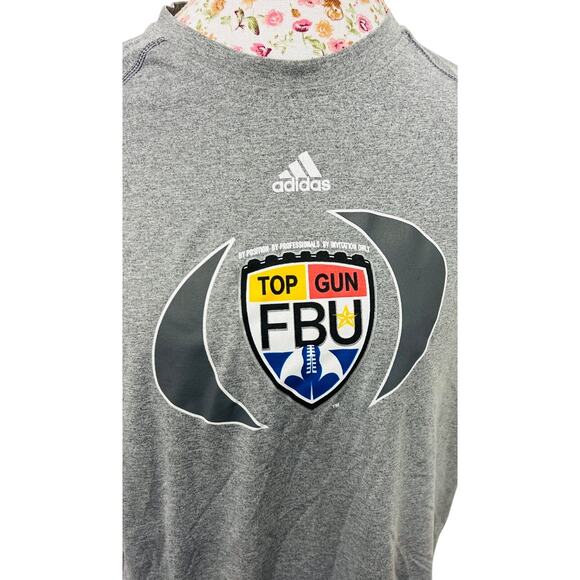 🩶 Adidas Gray FBU Top Gun Football Tee M Climalite Athletic Sports 90s Y2K - Picture 1 of 4